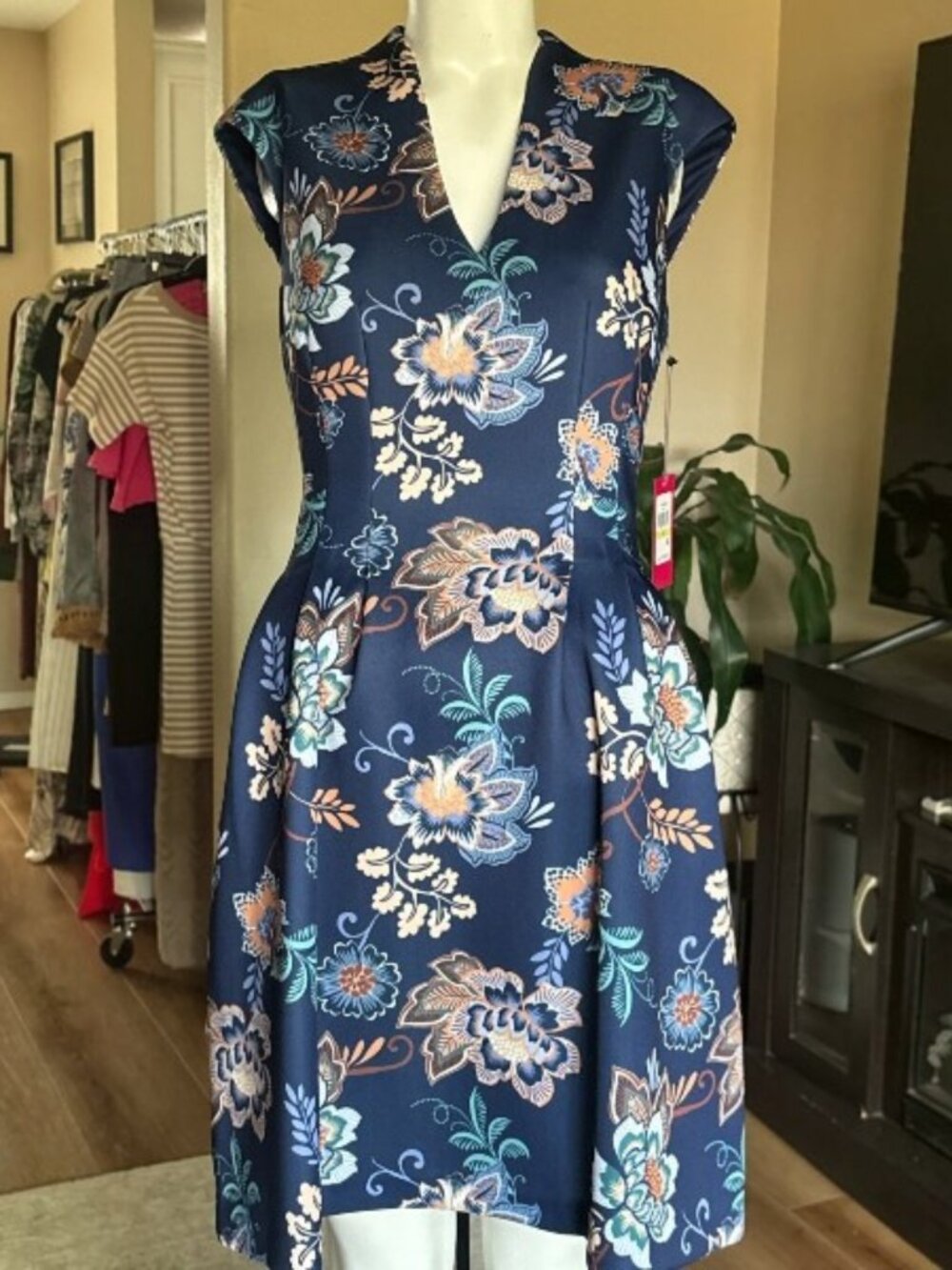 Vince Camuto Floral Scuba Crepe Sheath Dress Blue Pink V-Neck Sleeveless NWT